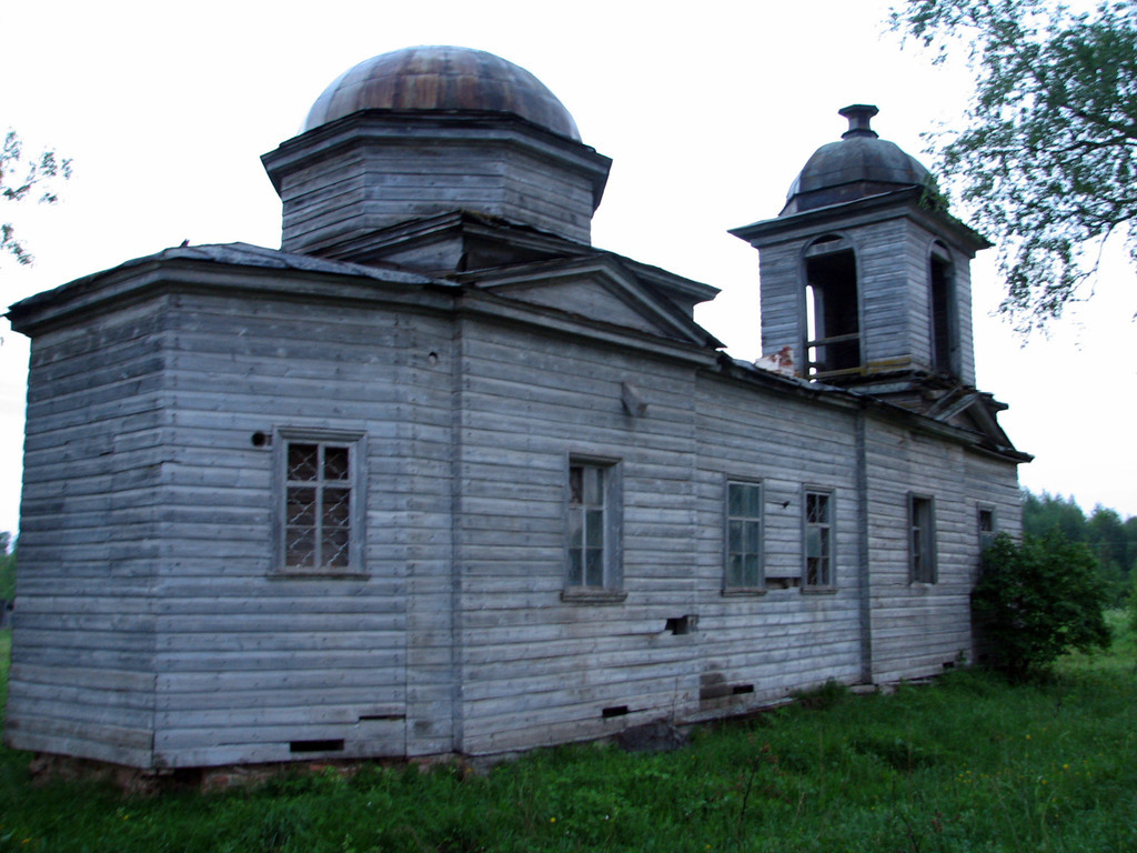 Церковь в Вологодской обл., Вытегорского р-на, д. (Верхний?) Рубеж. Лето 2009.