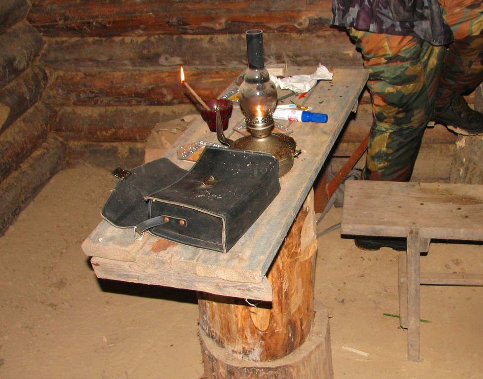 Введенскийо Паданский женский монастырь (Корнилиева пустынь), Ленинградская обл., Подпорожский район. Внутри избушки смотрителя. Лето 2009.