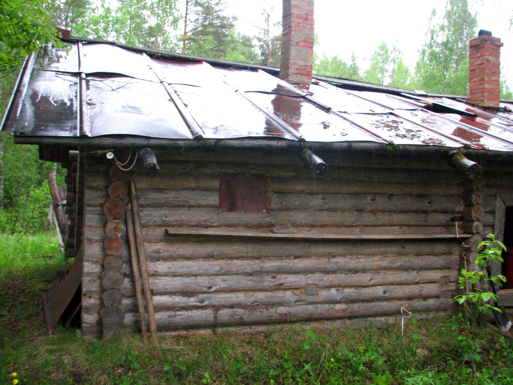 Введенскийо Паданский женский монастырь (Корнилиева пустынь), Ленинградская обл., Подпорожский район. Избушка смотрителя. Лето 2009.