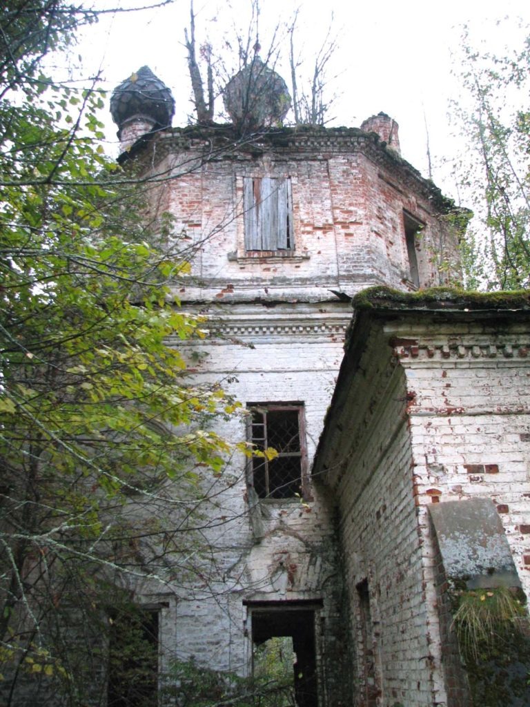 Церковь Николая Чудотворца в Грудево. Костромская обл., Судиславский р-н, ур. Грудево (3 км ЮВ д. Грудки). Осень 2009.