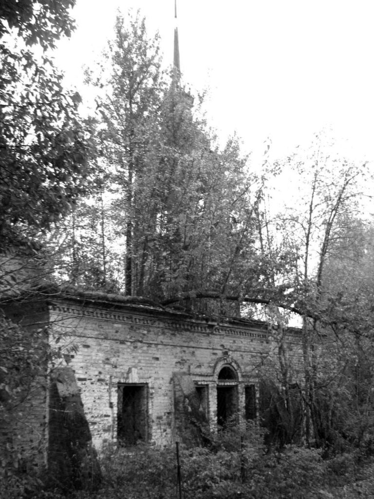 Церковь Николая Чудотворца в Грудево. Костромская обл., Судиславский р-н, ур. Грудево (3 км ЮВ д. Грудки). Осень 2009.