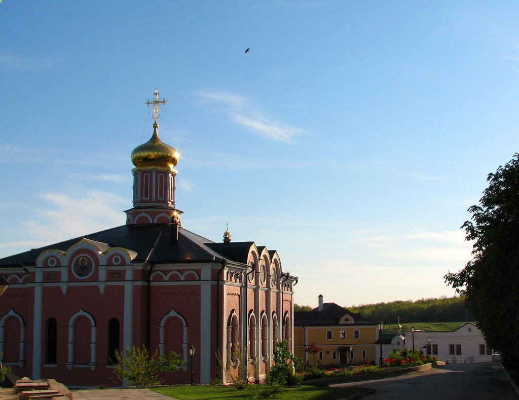 Собор Успения Пресвятой Богородицы в Иоанно-Богословском монастыре Рязанской области, с. Пощупово. Весна 2011.