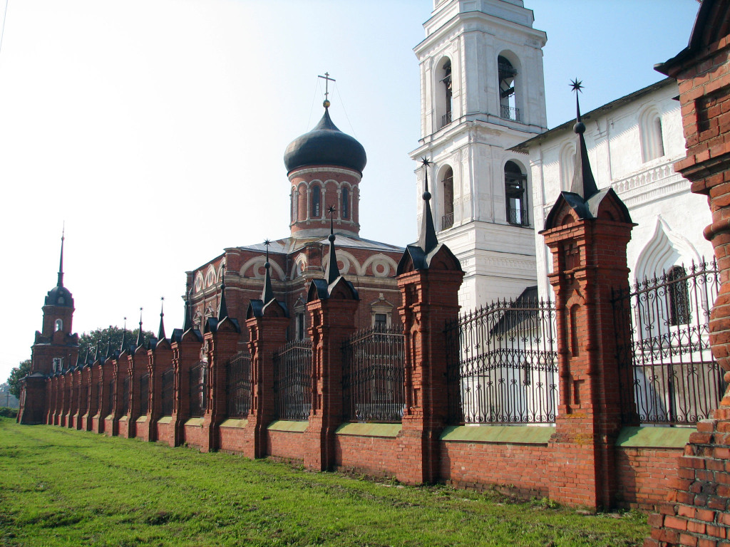 Московская область, Волоколамский кремль, ограда. Осень 2008.