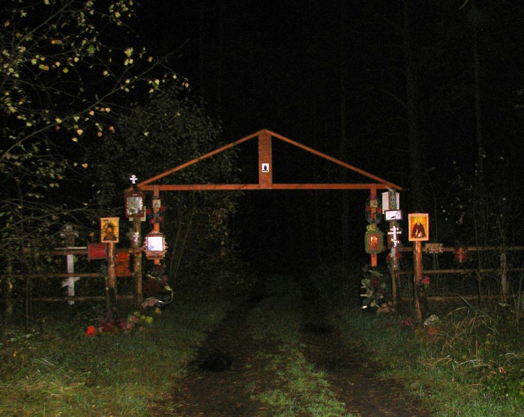 Московская обл., Орехово-Зуевский р-н, Леонтьевский скит близ д. Беливо. Осень 2008.