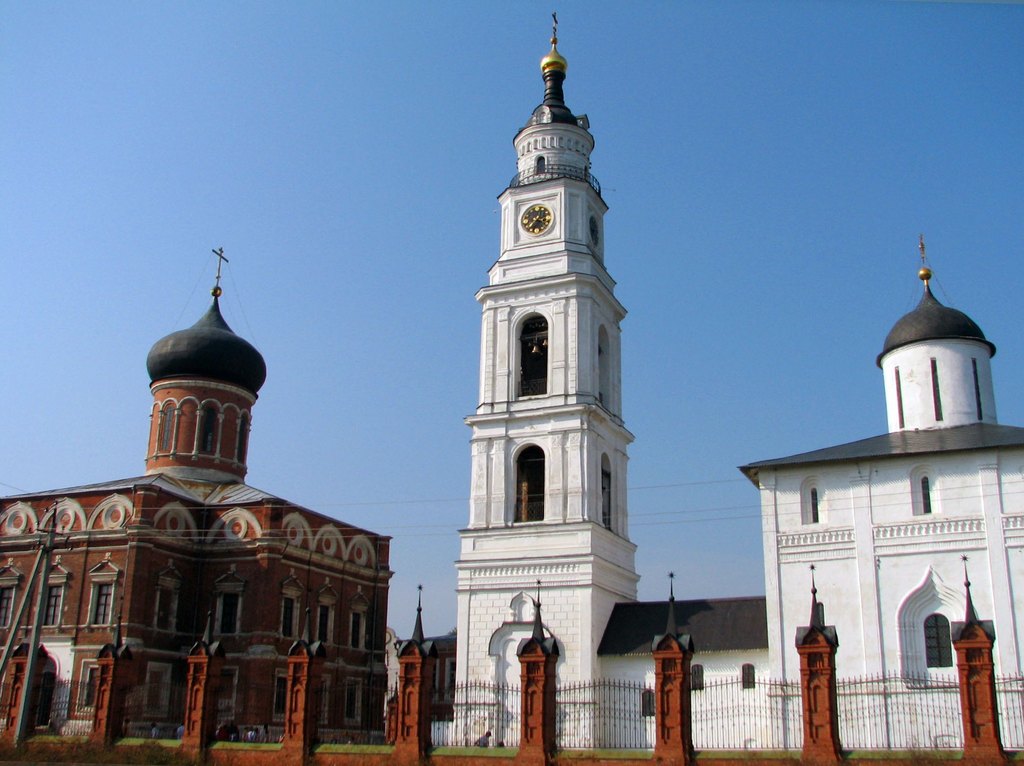 Московская область, Волоколамский кремль.Никольский собор, колокольня, Воскресенский собор. Осень 2008.