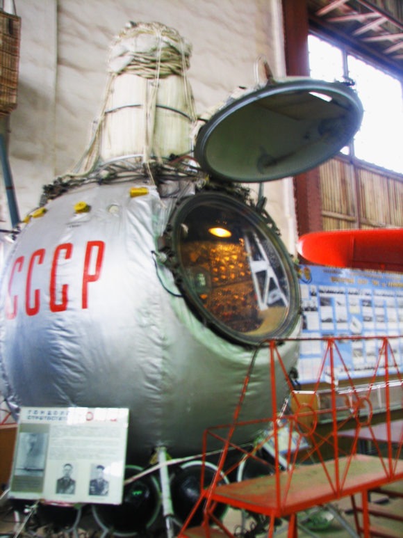 Московская область. Центральный музей Военно-Воздушных Сил в Монино. Зима 2009.