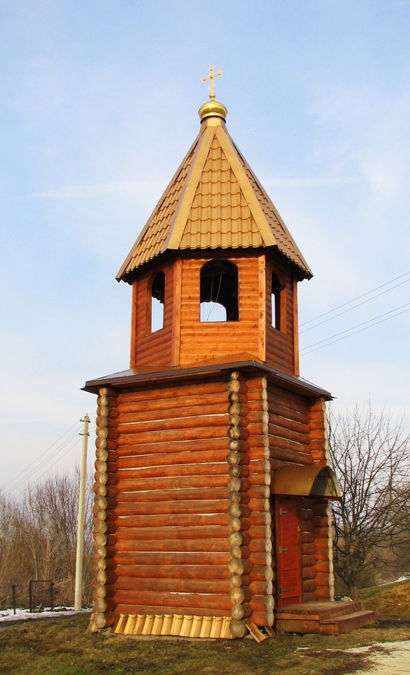 Московская обл., Каширский р-н, с. Тарасково. Колокольня церкви Иконы Божией Матери Казанская. Весна 2012.