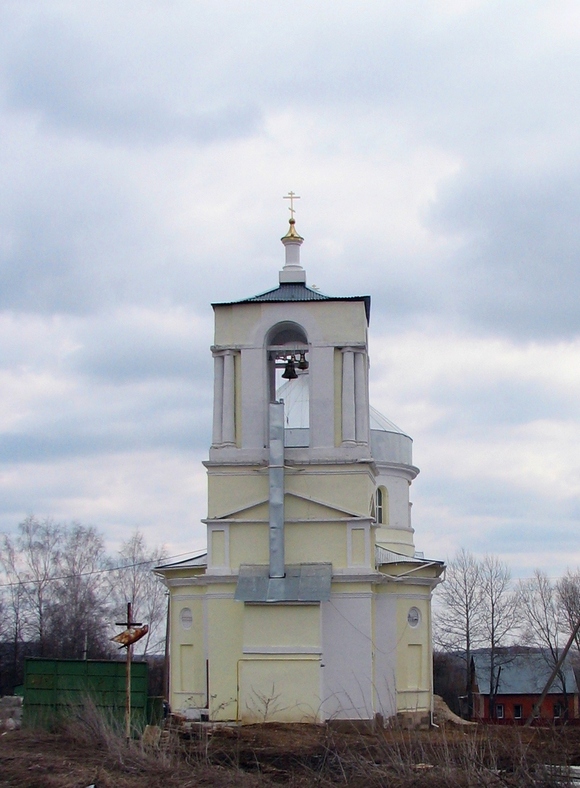 Тульская обл., Заокский р-н, с. Дмитриевское. Церковь Димитрия, митрополита Ростовского. Весна 2011.