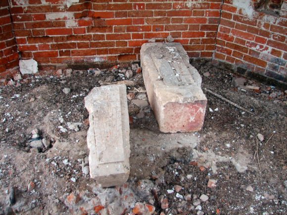 Тульская обл., Заокский р-н, с. Дмитриевское. Весна 2011.