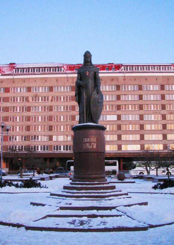г. Псков. Памятник княгине Ольге. Зима 2009.