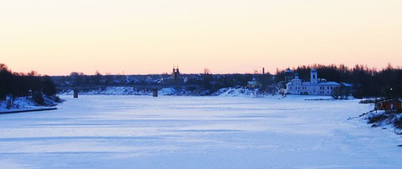 г. Псков. р. Великая, виден Мирожский монастырь. Зима 2009.