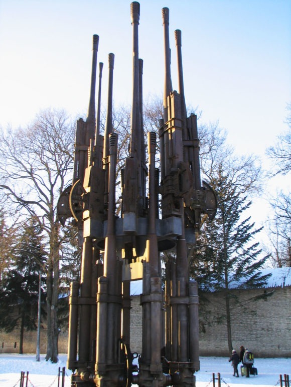 г. Псков, Окольный город. Памятник у Вечного огня. Зима 2009.