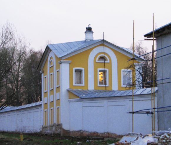 Московская обл., Чеховский р-н, с. Новый Быт, Вознесе́нская Дави́дова пу́стынь. Весна 2012.