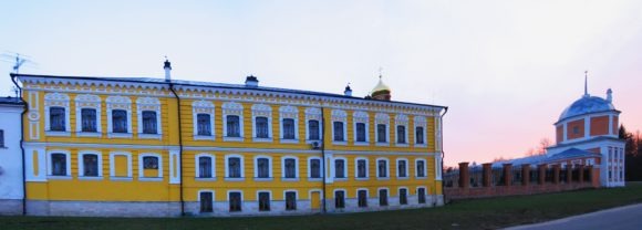 Московская обл., Чеховский р-н, с. Новый Быт, Вознесе́нская Дави́дова пу́стынь. Весна 2012.
