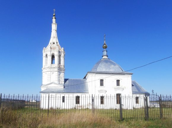 Богородице-Рождественская церковь в селе Романово Суздальского района Владимирской области. Осень 2012.