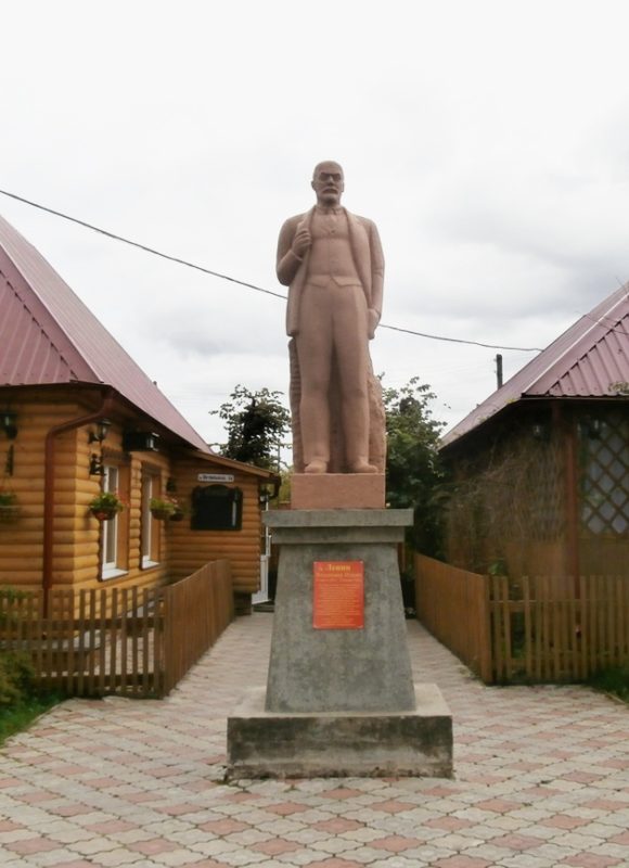 пос. Ле́жнево, Ивановской области. Осень 2012.