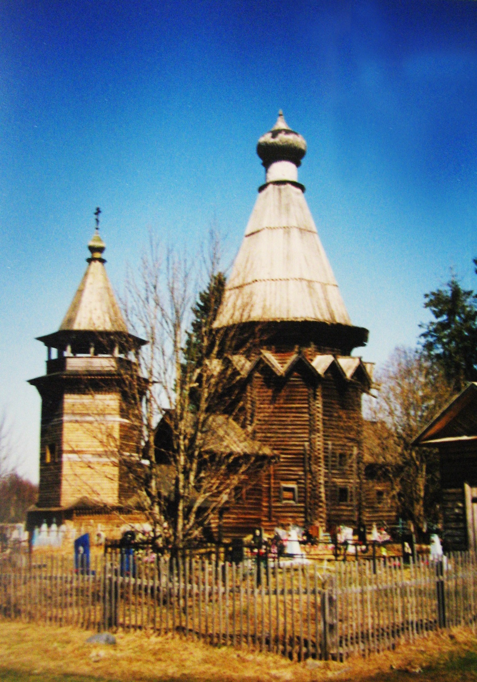 д. Согиницы, Подпорожский район Ленинградской области. Весна 2005.