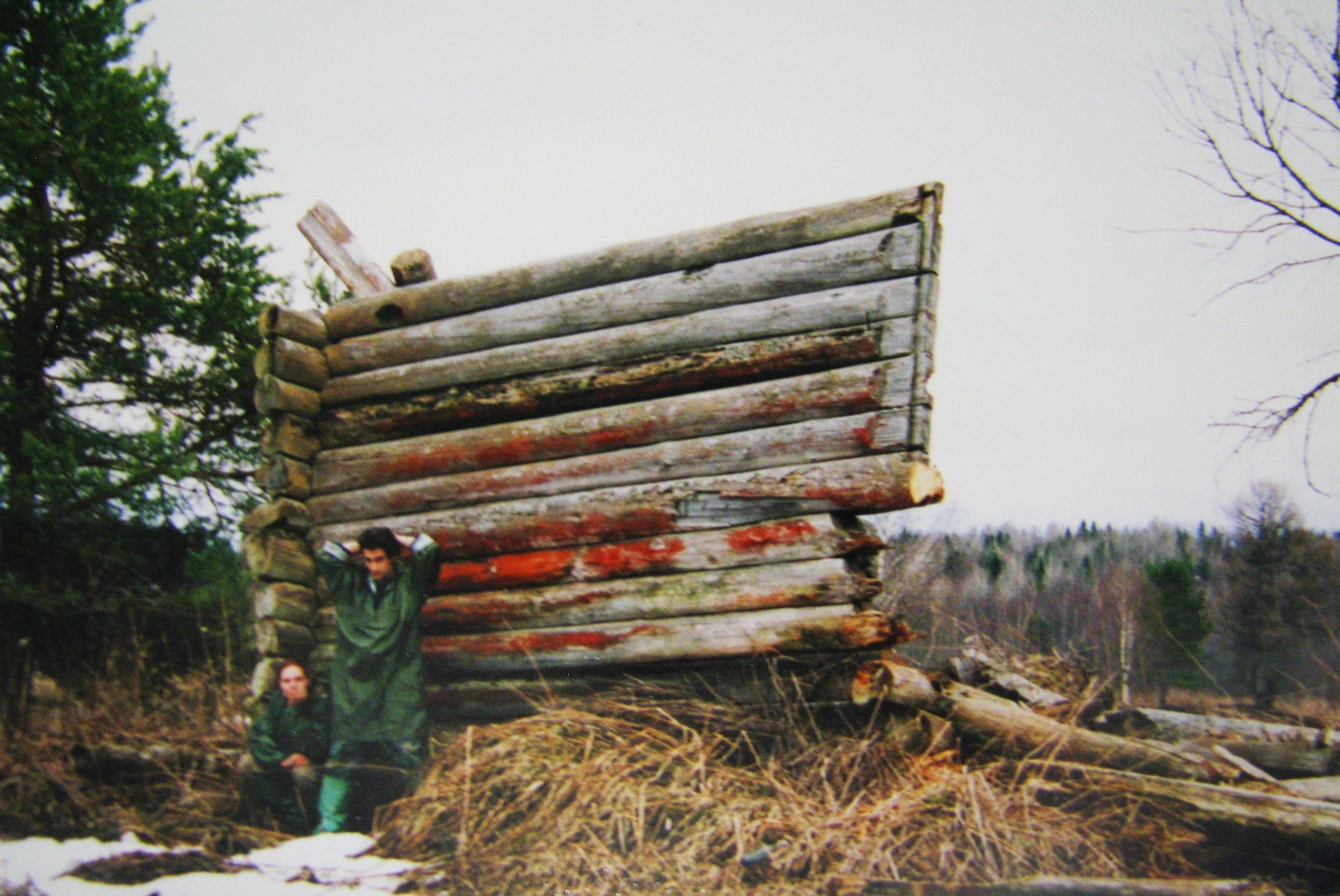 д. Мошничье. Подпорожский район Ленинградской области. Весна 2005.