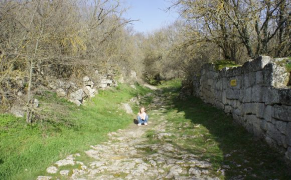 Украина, Крым, Бахчисарайский район, Чуфут-Кале. Весна 2013.