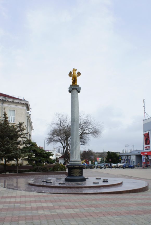 Украина, Крым, г. Керчь. Весна 2013.