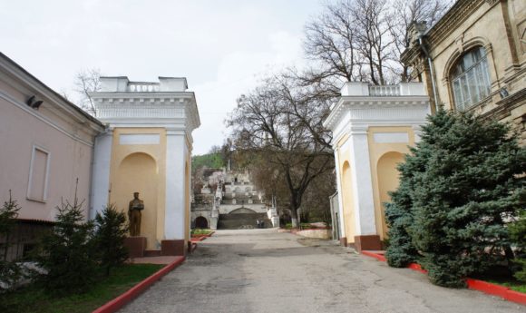 Украина, Крым, г. Керчь. Весна 2013.