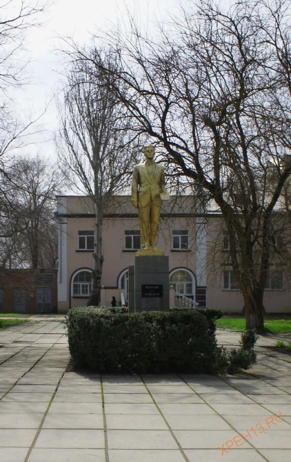 Украина, Крым, г. Керчь. Весна 2013.