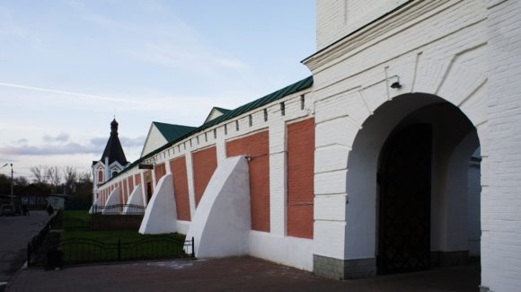 Часовня святителя Николая Чудотворца, возведена в 1807-1811 годах при строительстве монастырской стены.