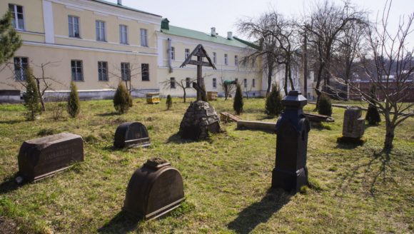 Калужская обл., Дзержинский р-н, с. Льва Толстого, Свято-Тихонова Пустынь. Весна 2014.