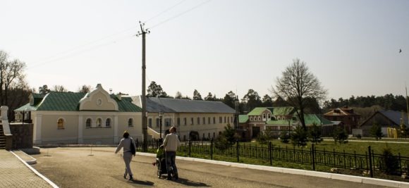 Калужская обл., Дзержинский р-н, с. Льва Толстого, Свято-Тихонова Пустынь. Весна 2014.