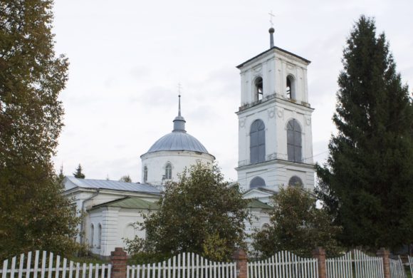 Церковь Богоявления Господня в Мишнево, выстроена в 1822 на средства прихожан. Закрыта после 1917. В 1940 открыта вновь и действует поныне.
