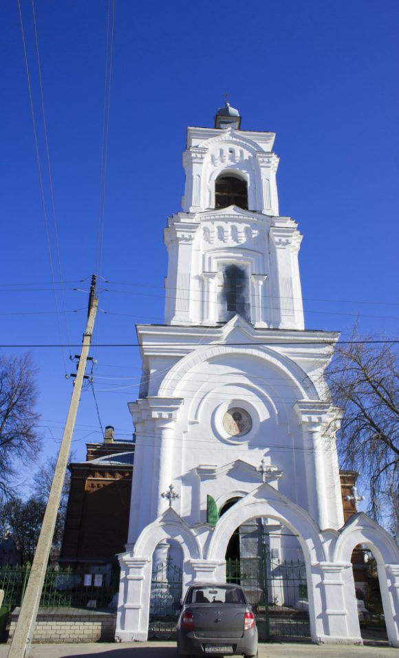 Колокольня собора Дмитрия Ростовского в Кадоме.