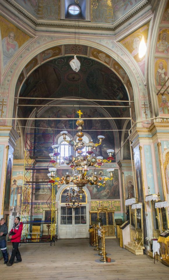Паникадило в соборе Дмитрия Ростовского.