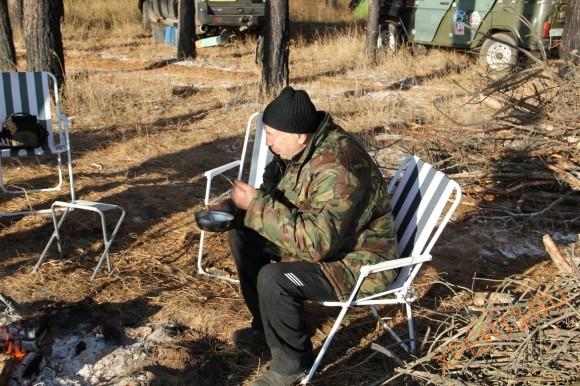 Игорь (Путешественник) путешествовал и спал в тентованном Хантере, я думаю, что мерз он сильно и постоянно, но ни разу в этом не признался.