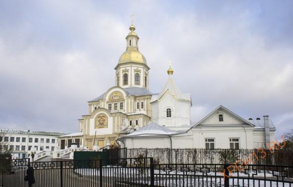 Собор Благовещения Пресвятой Богородицы. Строительство началось в 2012 году в восточной части монастыря, на территории Святой Канавки, в соответствии с пророчествами прп. Серафима Саровского.