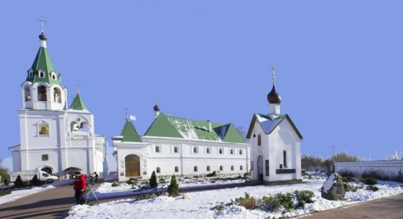 Панорама монастыря, на переднем плане Часовня великомученика Георгия Победоносца, 2001-2002.