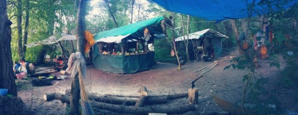 Админочка, она же кухня. Здесь в огромных чанах варят завтрак, обед и ужин для все, кто помогает организовывать фестиваль.