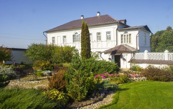 Калужская обл., г. Малоярославец, ул. Кутузова, 2. Осень 2015.