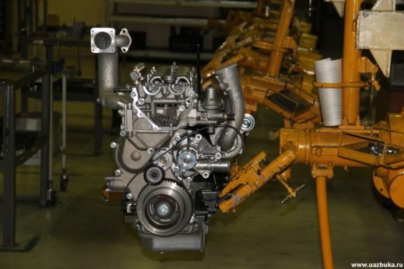 Двигатель ЗМЗ 51432.10 на сборочном конвейере