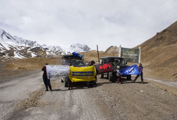 Таджикистан. Горно-Бадахшанская автономная область. Памирский тракт. Перевал Ак-Байтал. Весна 2016.