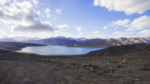 Таджикистан. Го́рно-Бадахшанская автономная область. Памирский тракт. Озеро Яшилькуль. Весна 2016.