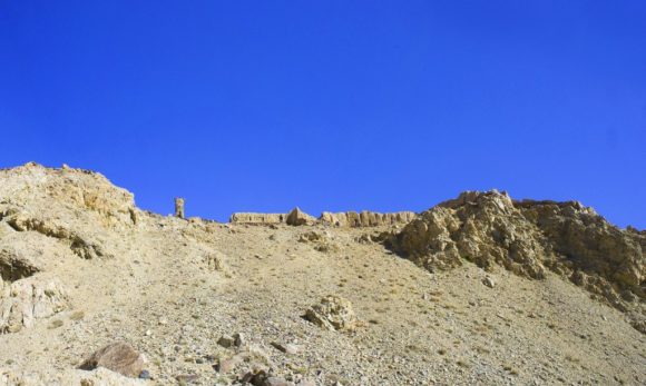 Еще одна крепость - Ках-Каха Основание крепости относится к Кушанскому периоду 2 века до н.э. В качестве оборонительного сооружения, крепость служила дп 7 века. Владыкой этой крепости был царь сиёпушев Ках-Каха.