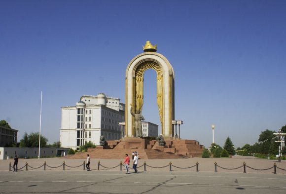 Один из символов Душанбе - Монумент Исмоилу СомониМонумент был открыт в 1999 году в честь 1100-летия государства Саманидов