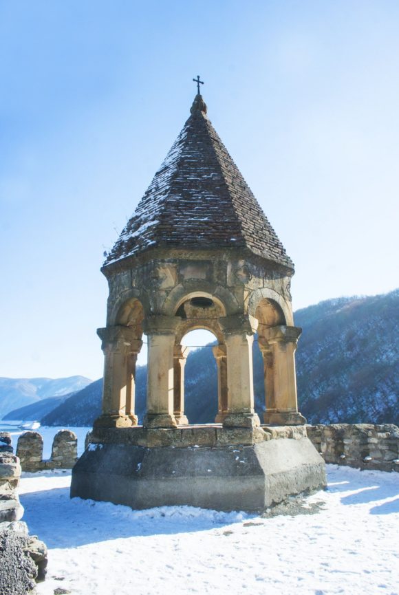 Грузия, крепость Ананури. Зима 2016.
