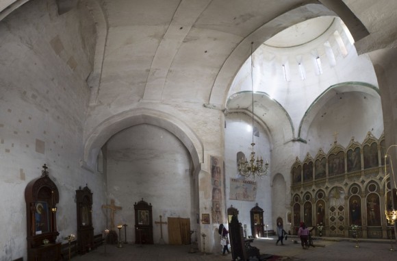 Внутри Успенской церкви.
