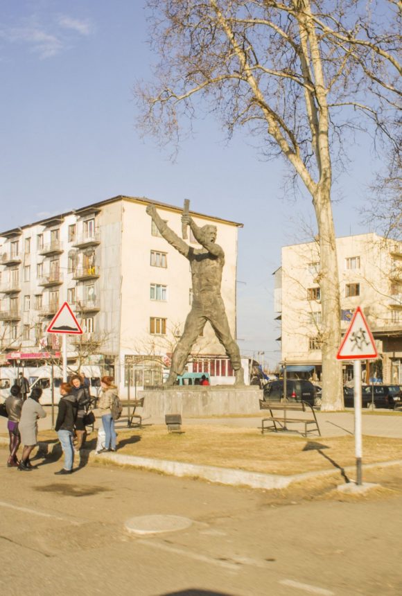 Ланчхути Памятник "Первому революционеру" ("Восставший гуриец")