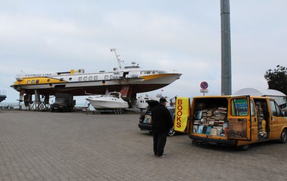 Памятник судну на подводных крыльях "Метеор"