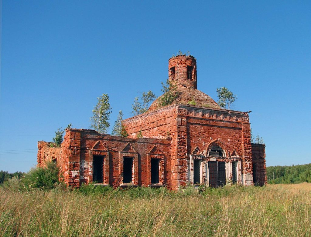 Владимирская область, Юрьев-Польский район, церковь в Петровском. Лето 2011.
