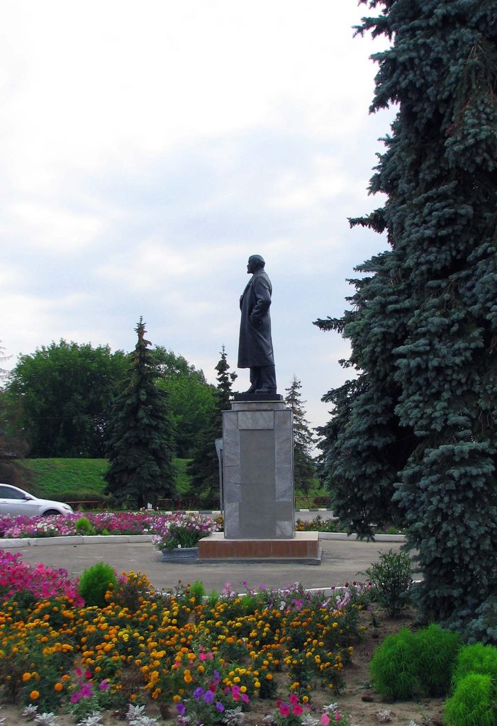 Памятник Ленину в г. Юрьев-Польский Владимирской области. Лето 2011.