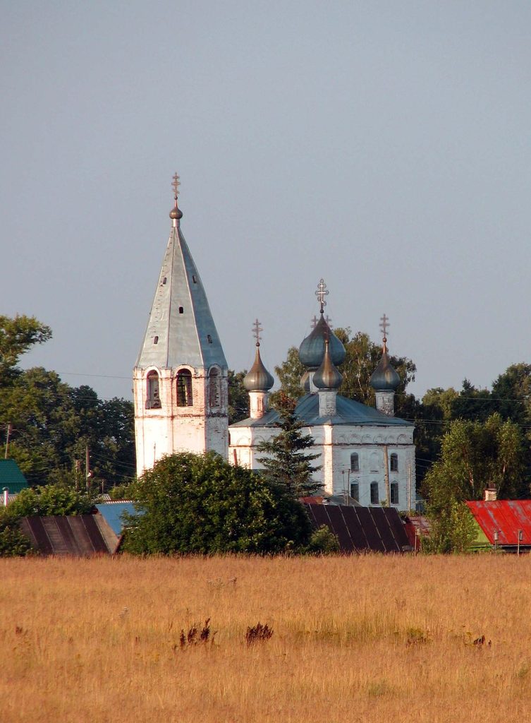 Владимирская область Ковровский район с. Осипово. Церковь Дмитрия Солунского. Лето 2011.