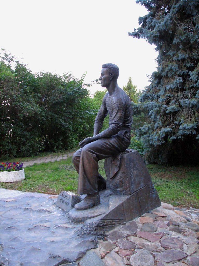 Владимирская область, г.Суздаль. Памятник Алексею Лебедеву. Август 2011.